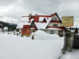 dom_w_zimie_(od_bramy)_x